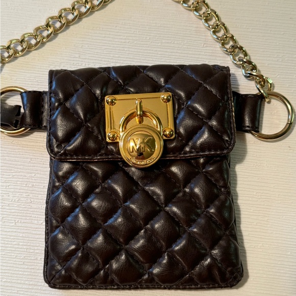 🤎Michael Kors chain belt with quilted bag/crossbody - Picture 4 of 7